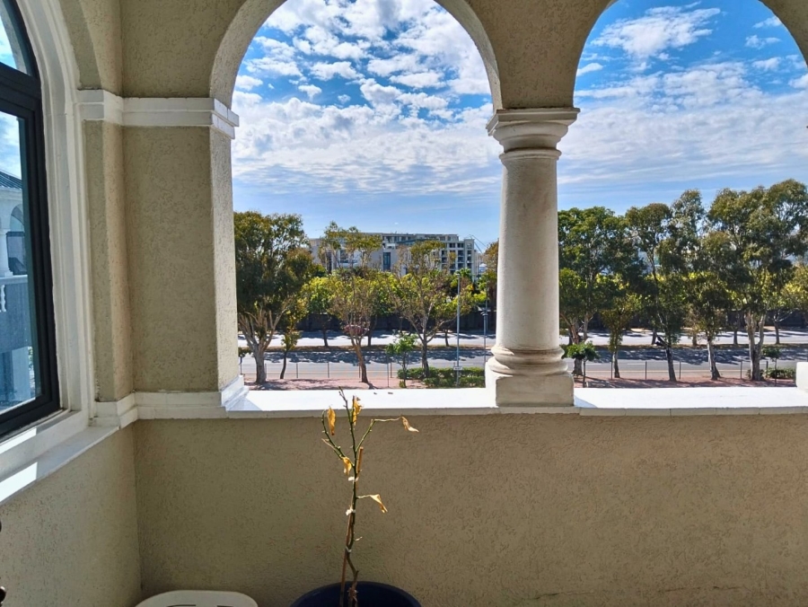 To Let 2 Bedroom Property for Rent in Green Point Western Cape